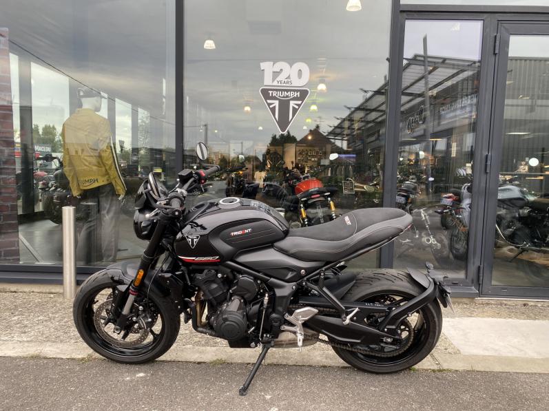 TRIUMPH TRIDENT 660