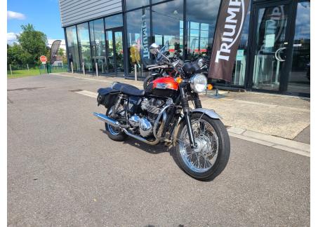 TRIUMPH BONNEVILLE T100 