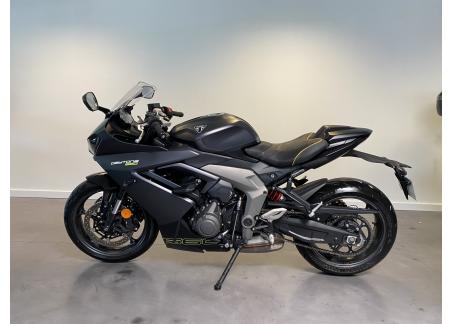 TRIUMPH 	DAYTONA 660