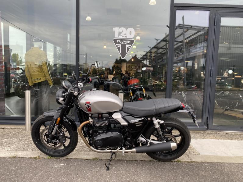 TRIUMPH SPEED TWIN 900